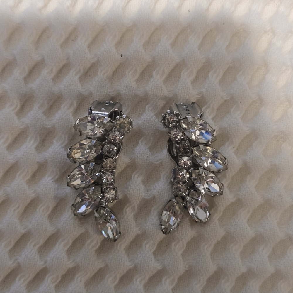 Vintage Weiss Rhinestone Clip-On Earrings